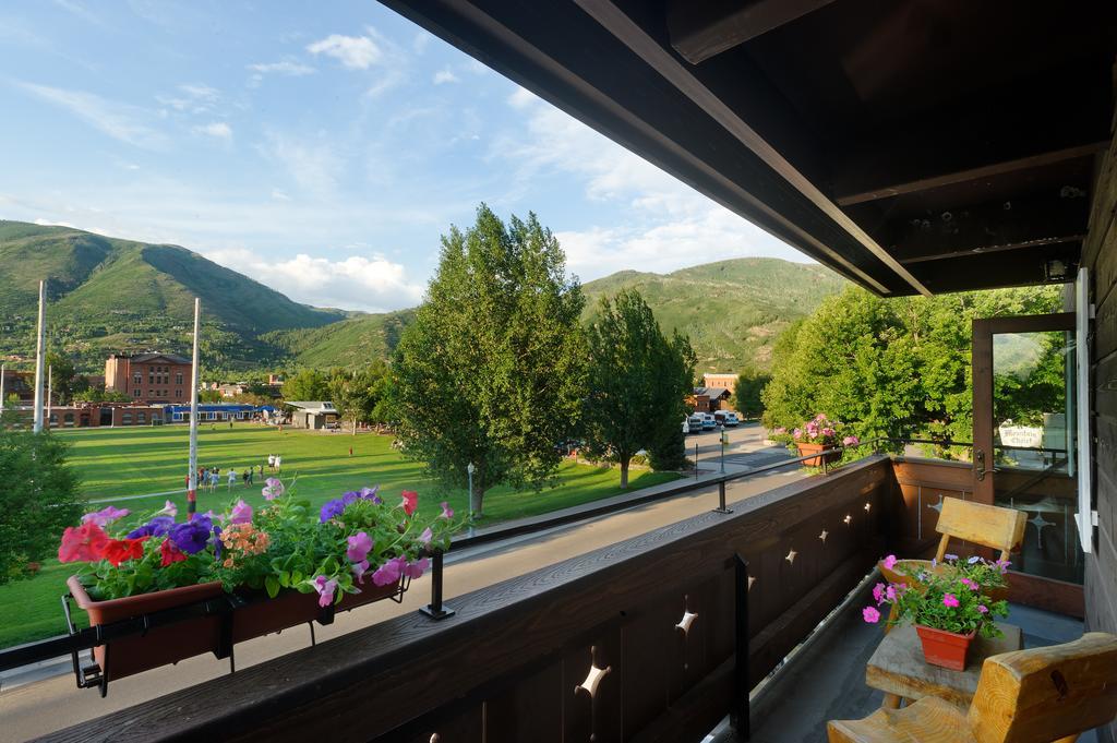Mountain Chalet Aspen Room photo